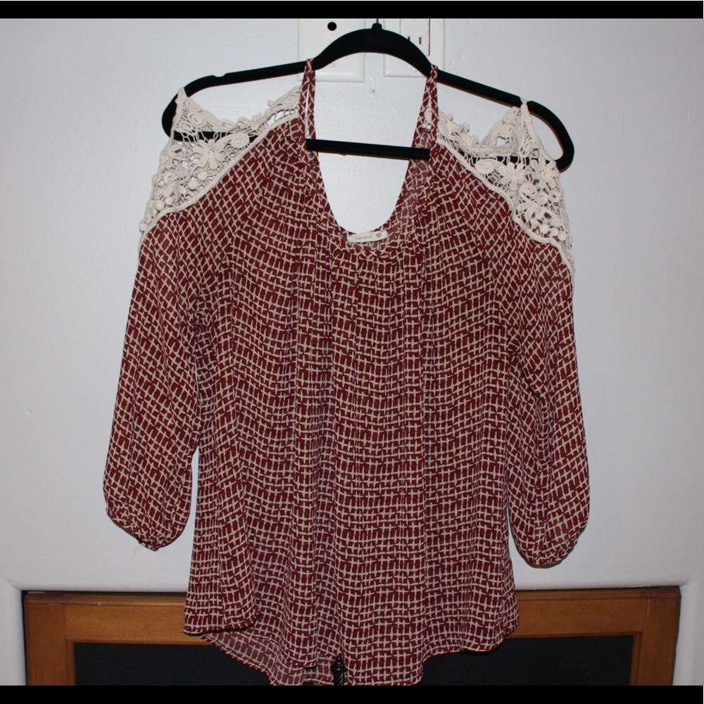 Soprano XL Cold Shoulder Top